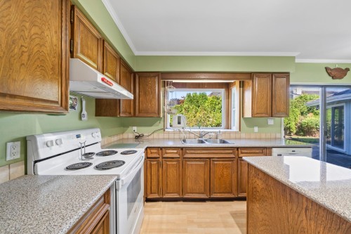 10631 Trepassey Drive, Richmond, BC - Indoor Photo Showing Kitchen With Double Sink