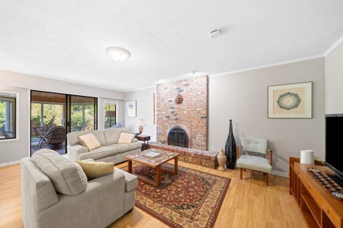 10631 Trepassey Drive, Richmond, BC - Indoor Photo Showing Living Room With Fireplace
