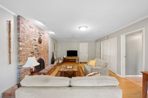10631 Trepassey Drive, Richmond, BC - Indoor Photo Showing Living Room