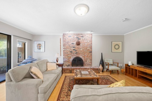 10631 Trepassey Drive, Richmond, BC - Indoor Photo Showing Living Room With Fireplace