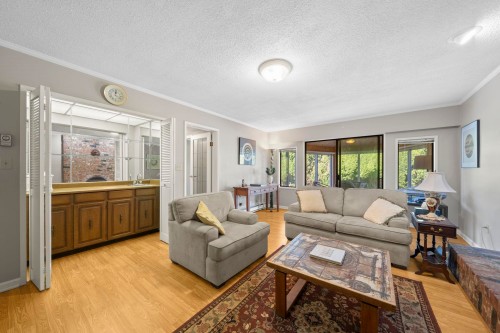 10631 Trepassey Drive, Richmond, BC - Indoor Photo Showing Living Room