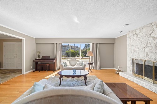 10631 Trepassey Drive, Richmond, BC - Indoor Photo Showing Living Room With Fireplace