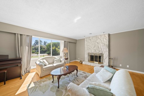 10631 Trepassey Drive, Richmond, BC - Indoor Photo Showing Living Room With Fireplace