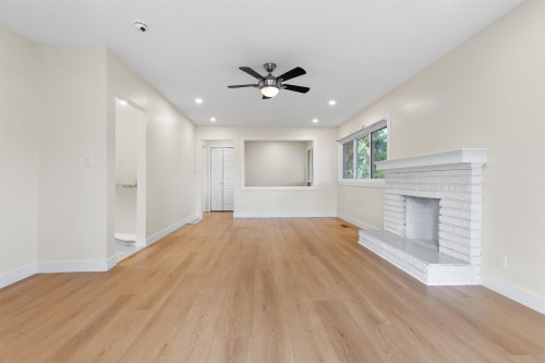 3755 Coast Meridian Road, Port Coquitlam, BC - Indoor Photo Showing Other Room With Fireplace