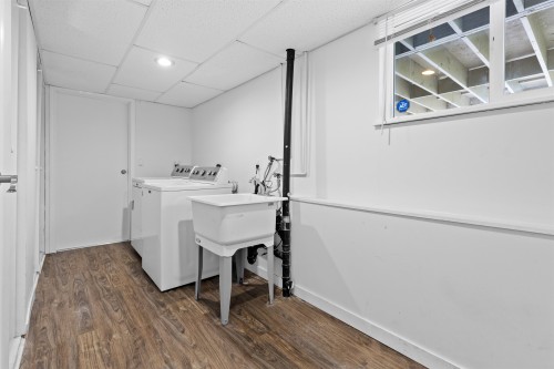 3755 Coast Meridian Road, Port Coquitlam, BC - Indoor Photo Showing Laundry Room
