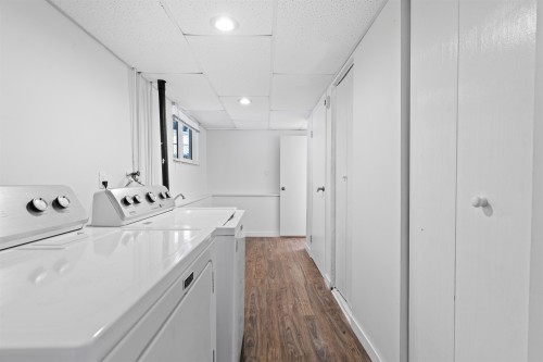 3755 Coast Meridian Road, Port Coquitlam, BC - Indoor Photo Showing Laundry Room