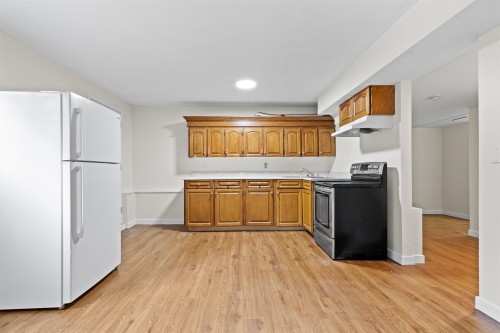 3755 Coast Meridian Road, Port Coquitlam, BC - Indoor Photo Showing Kitchen