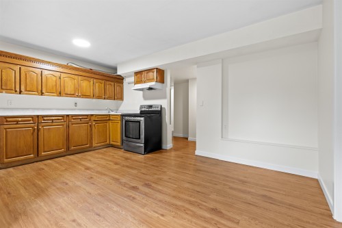 3755 Coast Meridian Road, Port Coquitlam, BC - Indoor Photo Showing Kitchen
