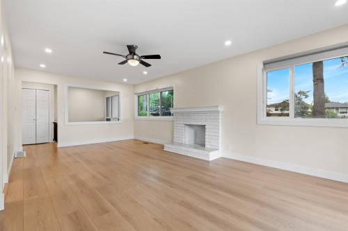 3755 Coast Meridian Road, Port Coquitlam, BC - Indoor With Fireplace