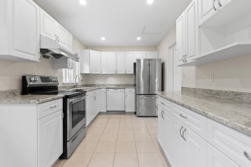 3755 Coast Meridian Road, Port Coquitlam, BC - Indoor Photo Showing Kitchen With Upgraded Kitchen