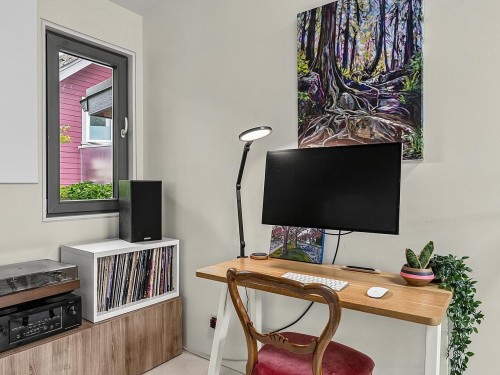1557 20Th Avenue E, Vancouver, BC - Indoor Photo Showing Office
