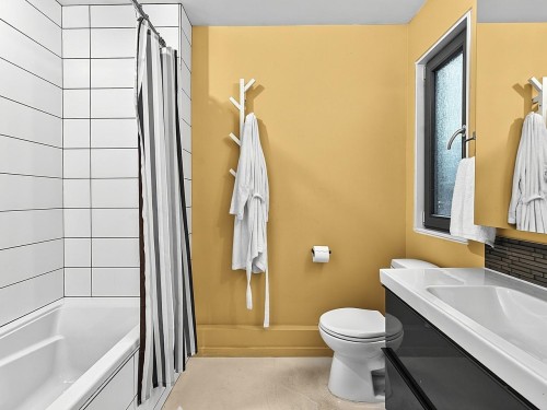 1557 20Th Avenue E, Vancouver, BC - Indoor Photo Showing Bathroom