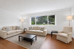 1-1420 Chesterfield Avenue  North Vancouver, BC V7M 2N4