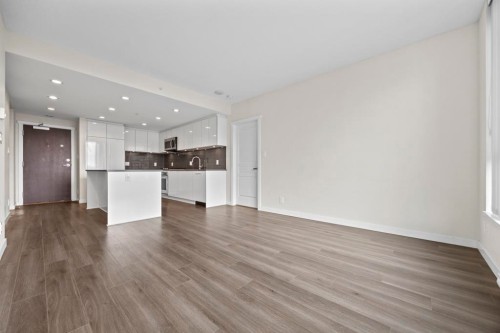 2404-3100 Windsor Gate, Coquitlam, BC - Indoor Photo Showing Kitchen