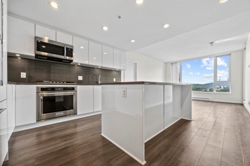 2404-3100 Windsor Gate, Coquitlam, BC - Indoor Photo Showing Kitchen With Upgraded Kitchen