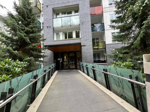 PH18-9250 University High Street  Burnaby, BC V5A 0B3