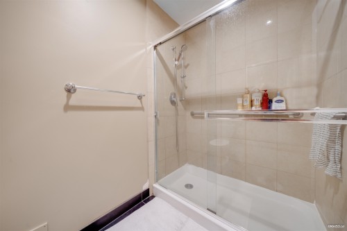 1043 Belvedere Drive, North Vancouver, BC - Indoor Photo Showing Bathroom