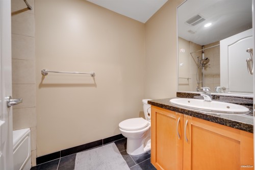 1043 Belvedere Drive, North Vancouver, BC - Indoor Photo Showing Bathroom