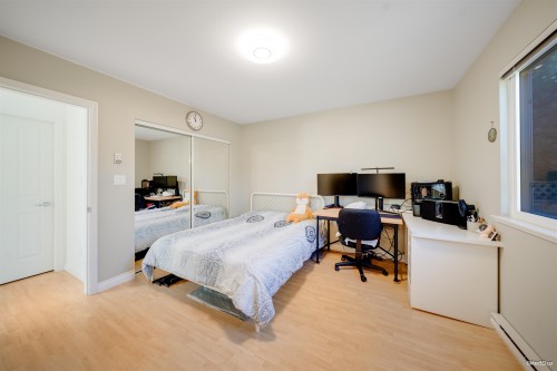 1043 Belvedere Drive, North Vancouver, BC - Indoor Photo Showing Bedroom