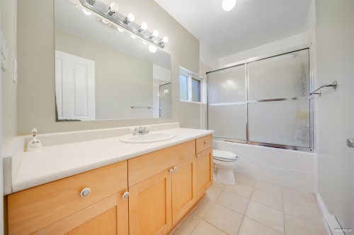 1043 Belvedere Drive, North Vancouver, BC - Indoor Photo Showing Bathroom