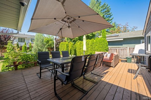 1043 Belvedere Drive, North Vancouver, BC - Outdoor With Deck Patio Veranda With Exterior