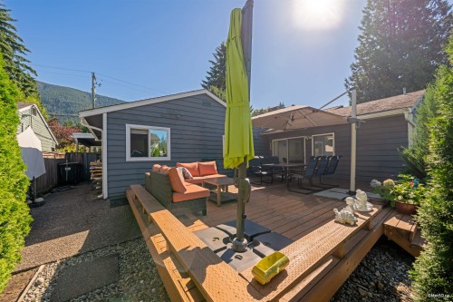 1043 Belvedere Drive, North Vancouver, BC - Outdoor With Deck Patio Veranda With Exterior