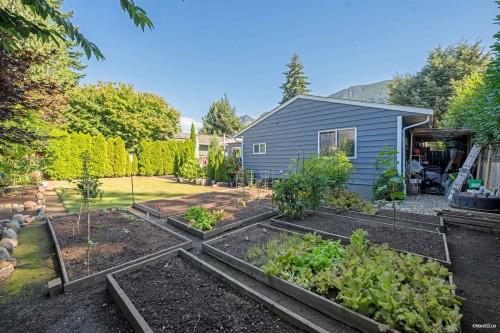 1043 Belvedere Drive, North Vancouver, BC - Outdoor