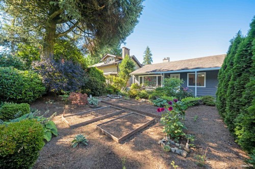 1043 Belvedere Drive, North Vancouver, BC - Outdoor