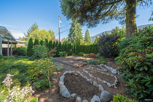 1043 Belvedere Drive, North Vancouver, BC - Outdoor