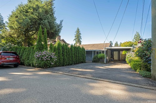 1043 Belvedere Drive, North Vancouver, BC - Outdoor