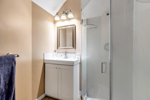 2225 Kaptey Avenue, Coquitlam, BC - Indoor Photo Showing Bathroom