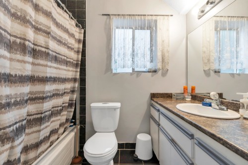 2225 Kaptey Avenue, Coquitlam, BC - Indoor Photo Showing Bathroom