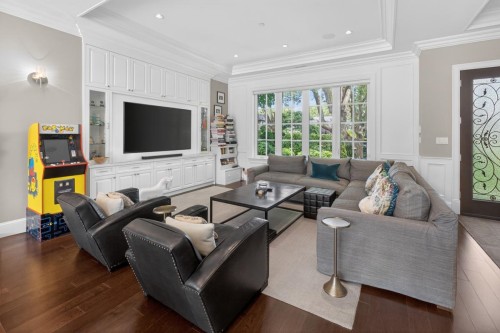 3818 Broadway W, Vancouver, BC - Indoor Photo Showing Living Room