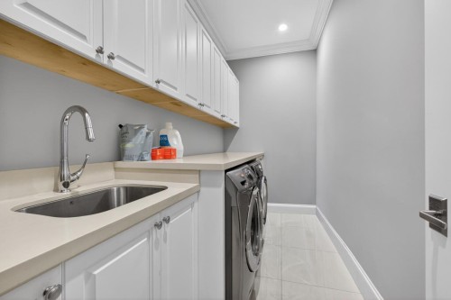 3818 Broadway W, Vancouver, BC - Indoor Photo Showing Laundry Room