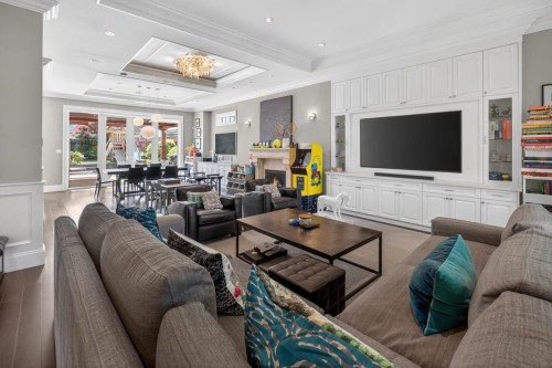 3818 Broadway W, Vancouver, BC - Indoor Photo Showing Living Room
