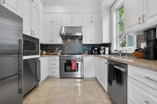3818 Broadway W, Vancouver, BC - Indoor Photo Showing Kitchen