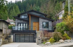 4365 Mountain Highway  North Vancouver, BC V7K 2K3