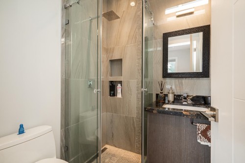 4365 Mountain Highway, North Vancouver, BC - Indoor Photo Showing Bathroom