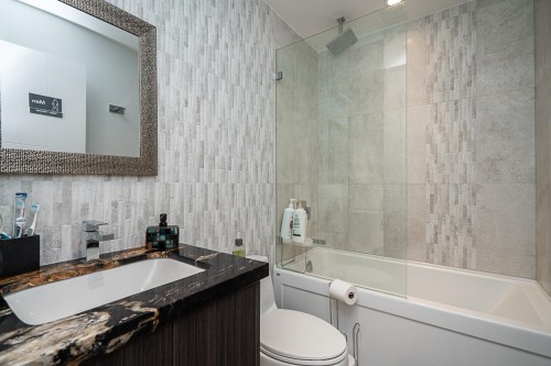 4365 Mountain Highway, North Vancouver, BC - Indoor Photo Showing Bathroom
