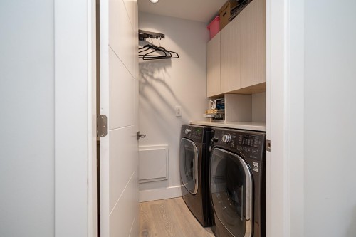 4365 Mountain Highway, North Vancouver, BC - Indoor Photo Showing Laundry Room