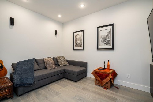 4365 Mountain Highway, North Vancouver, BC - Indoor Photo Showing Other Room