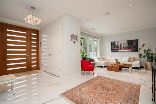 4365 Mountain Highway, North Vancouver, BC - Indoor