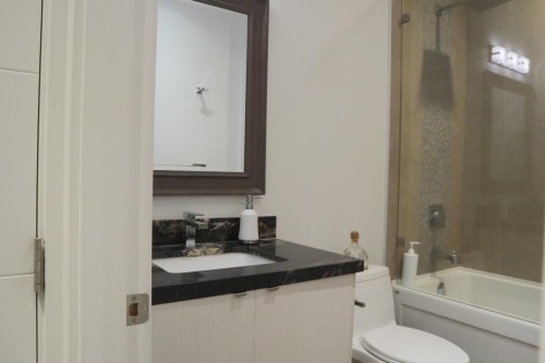 4365 Mountain Highway, North Vancouver, BC - Indoor Photo Showing Bathroom