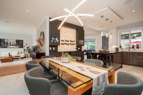 4365 Mountain Highway, North Vancouver, BC - Indoor