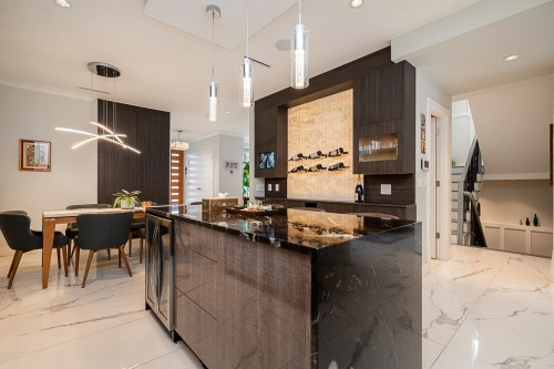 4365 Mountain Highway, North Vancouver, BC - Indoor