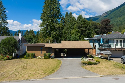 4568 Marineview Crescent  North Vancouver, BC V7R 3P2