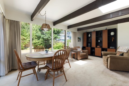 4568 Marineview Crescent, North Vancouver, BC - Indoor Photo Showing Dining Room