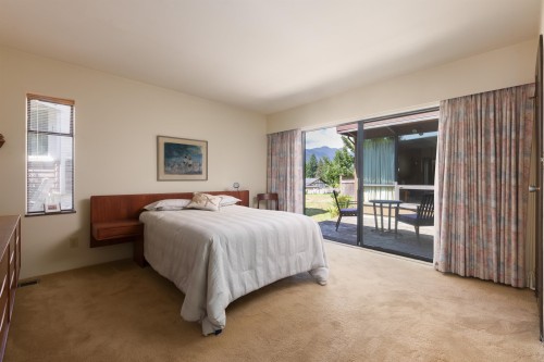4568 Marineview Crescent, North Vancouver, BC - Indoor Photo Showing Bedroom