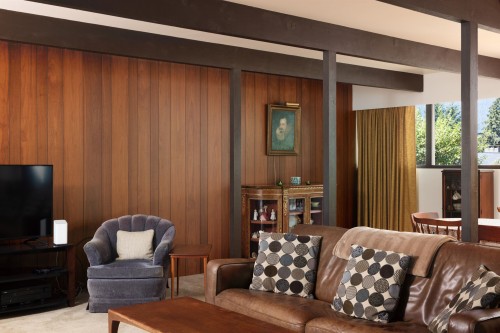 4568 Marineview Crescent, North Vancouver, BC - Indoor Photo Showing Living Room