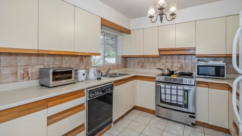 5433 Ash Street, Vancouver, BC - Indoor Photo Showing Kitchen With Double Sink